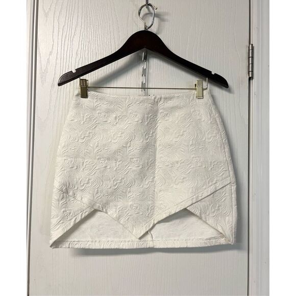 Loving Things Mini skirt - Picture 1 of 4